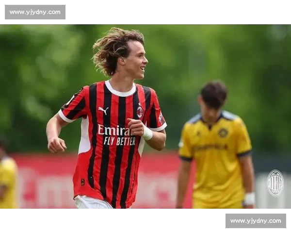 米兰 17 岁中场新星科莫托租借斯佩齐亚 今日体检开启练级之路